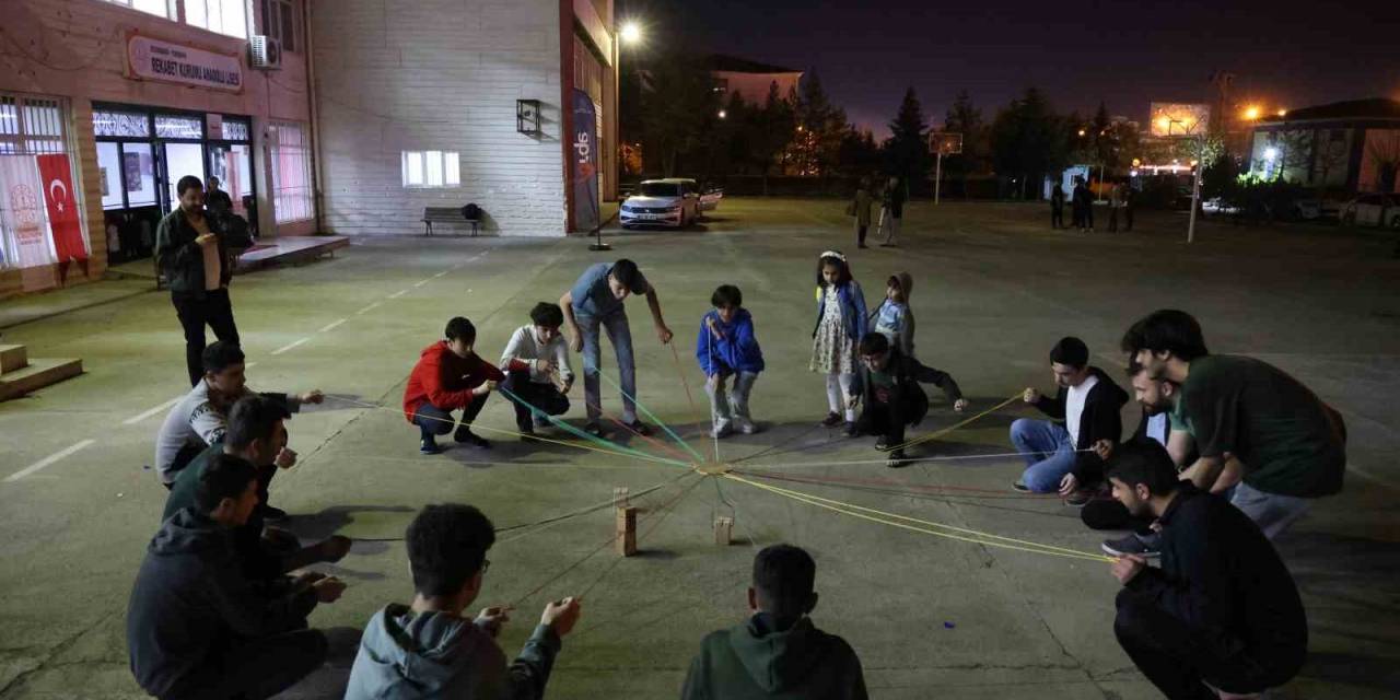 Diyarbakır’da Pansiyonda Kalan Öğrenciler Uzay Yolculuğuna Çıktı