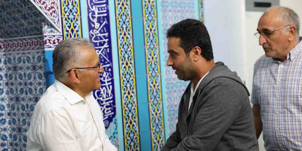 Büyükkılıç; Talas’ta Teravih Namazı Sonrası Vatandaşla Buluştu