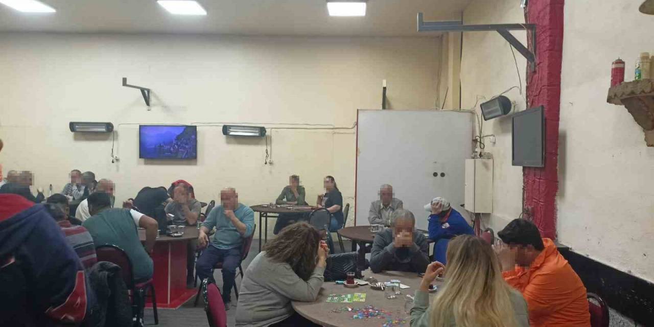 İzmir’de Kumar Baskını: 68 Kişi Yakalandı