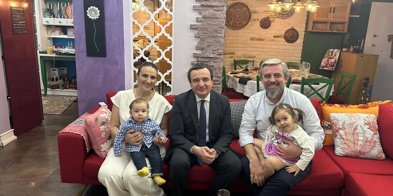 Kosova Başbakanı Kurti, Türk Milletvekilinin Evinde İftar Sofrasına Konuk Oldu