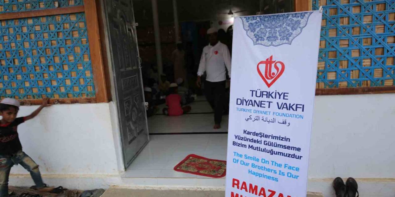 Tdv, Bangladeş’te 10 Bin Kişilik İftar Paketi Dağıttı