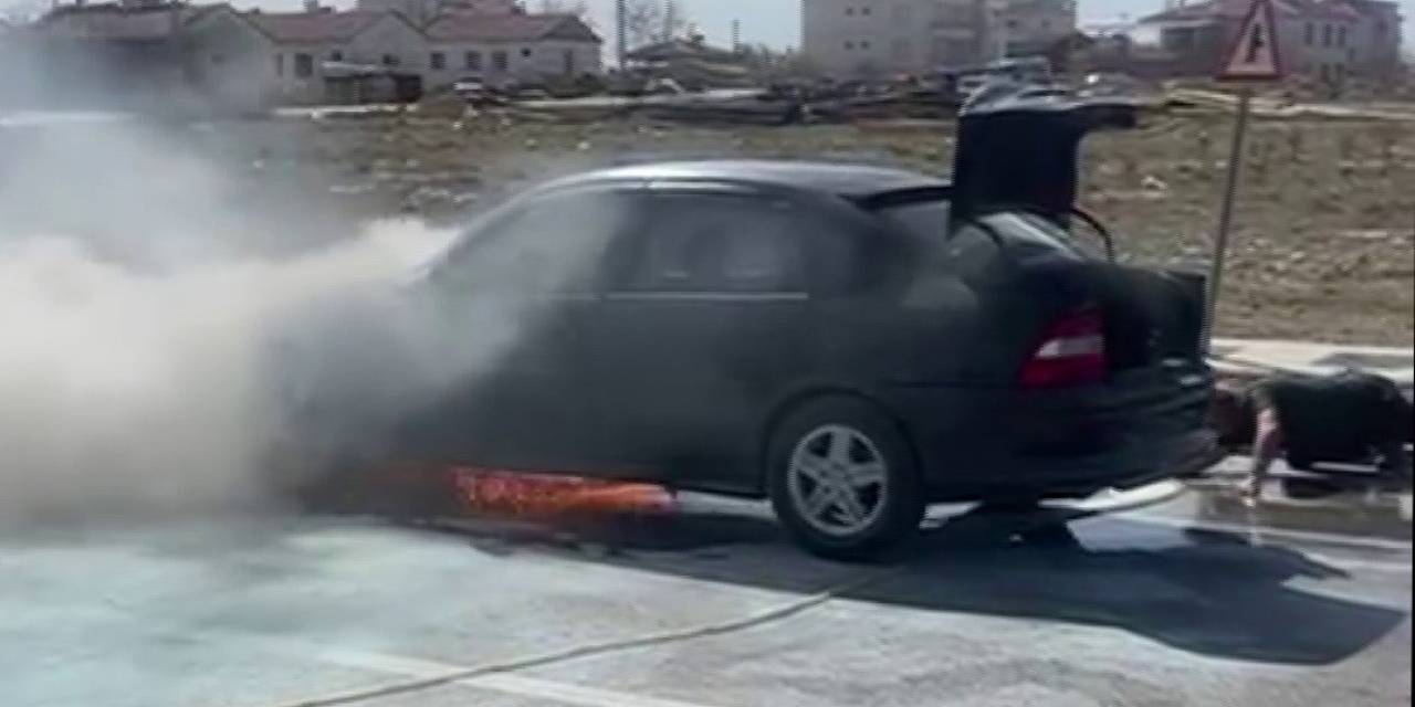 Karaman’da Seyir Halindeki Otomobilde Yangın