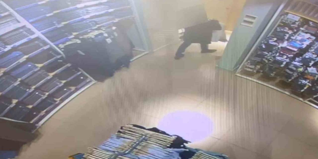 Kıyafet Hırsızları Güvenlik Kamerasında