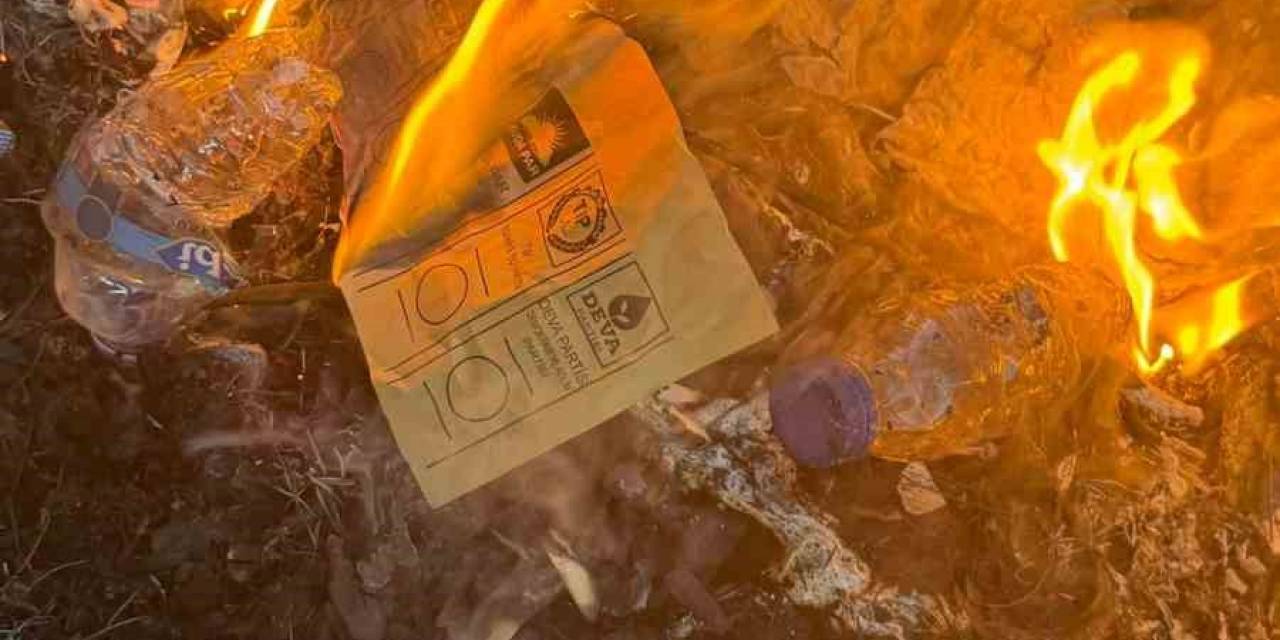 Halfeti’de Ak Parti’ye Mühür Basılmış Yanmış Oy Pusulaları Bulundu
