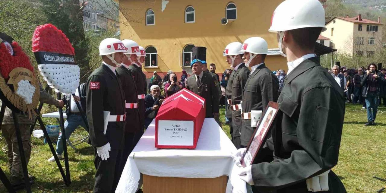 Askeri Birliğinde Yatağında Ölü Olarak Bulunan Asker Son Yolculuğuna Uğurlandı