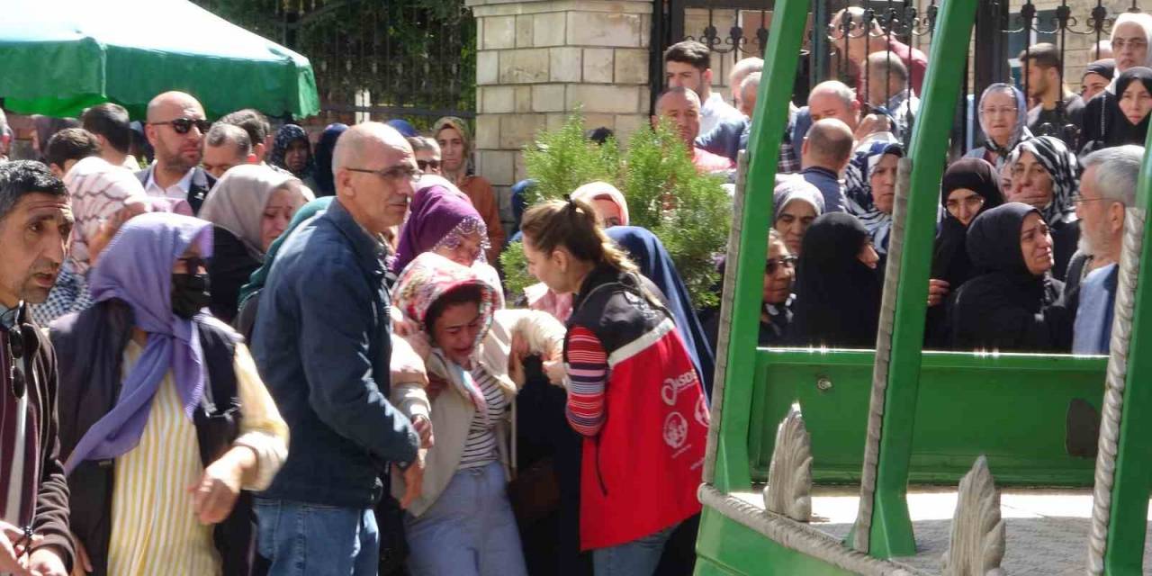 Yangın Faciasında Hayatını Kaybeden Emrah Demiroğlu Toprağa Verildi