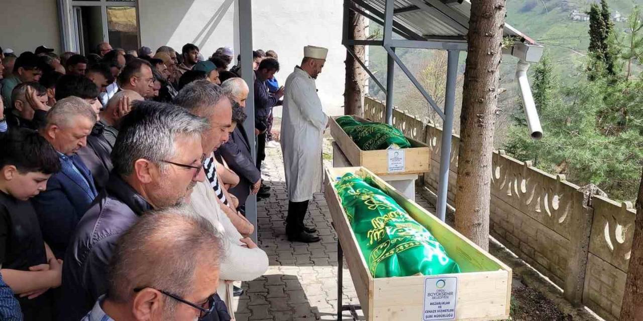 Patpat Kazasında Ölen Baba-oğul Toprağa Verildi