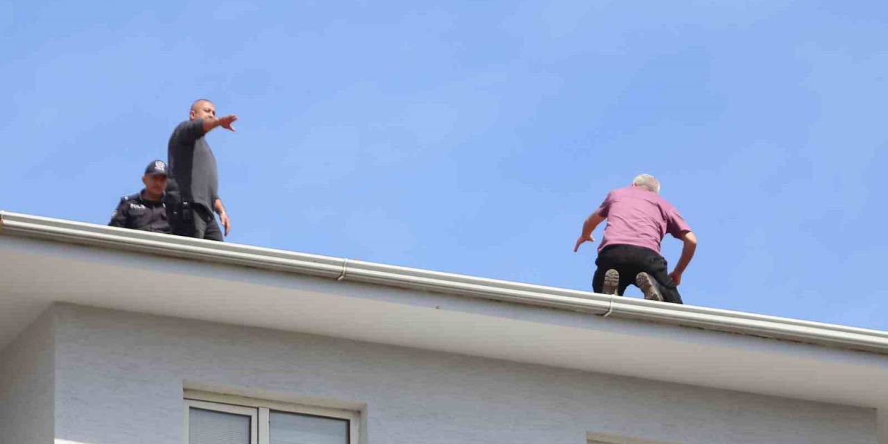 Buski’nin Çatısına Çıkan Şahıs, 1 Saatlik Çabanın Sonunda İkna Edildi