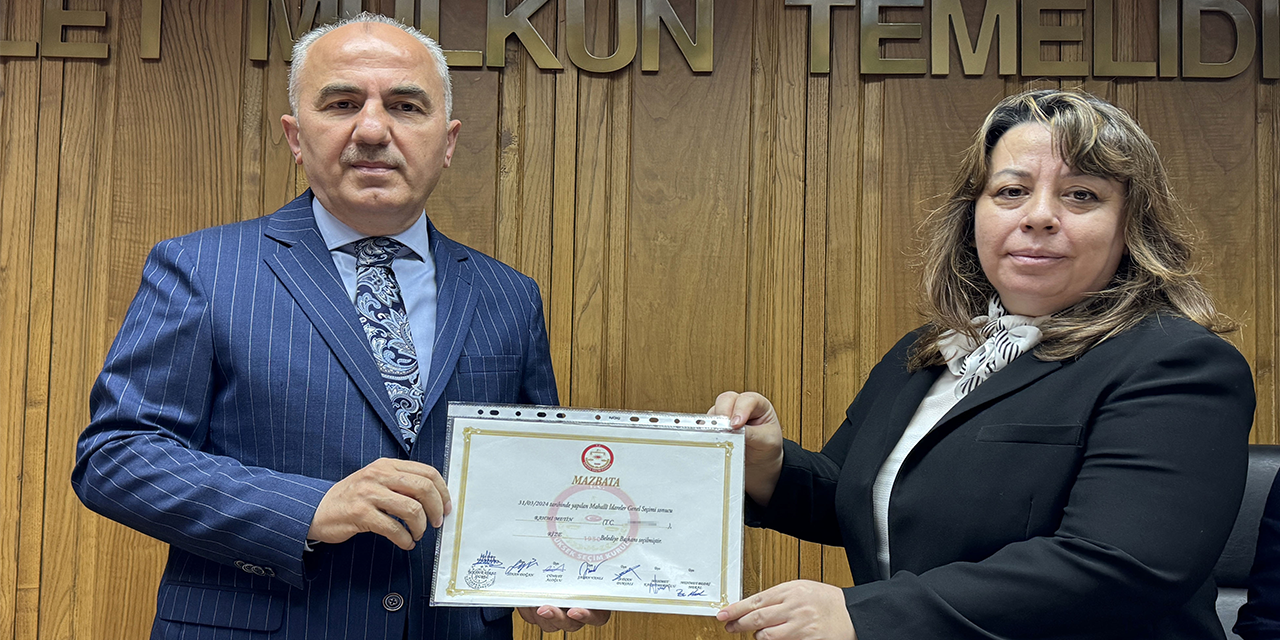 Rize Belediye Başkanı Rahmi Metin, mazbatasını aldı