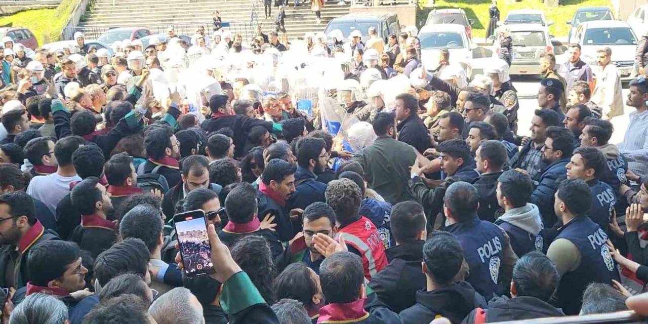 Van’daki Başkan Değişikliğine İlişkin Protesto Yapmak İsteyen Avukatlara Müdahale