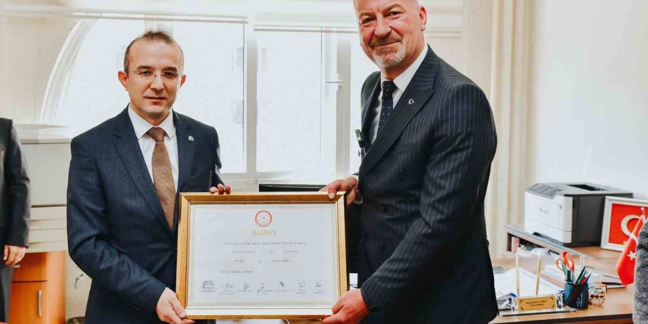 Karacabey Belediye Başkanı Fatih Karabatı Mazbatasını Aldı