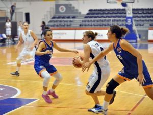 Bursa Büyükşehir Belediyespor’un Perileri Çeyrek Finalde