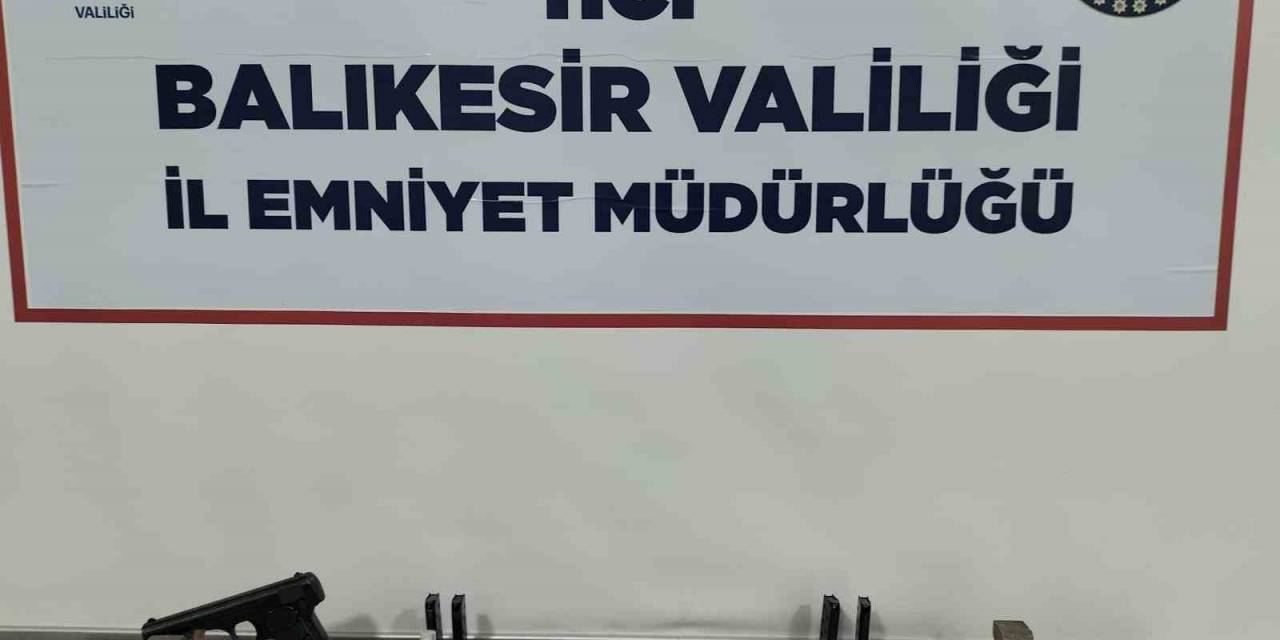 Bandırma’da İki Şahıs Uyuşturucu Madde Ve Ruhsatsız Silahla Yakalandı