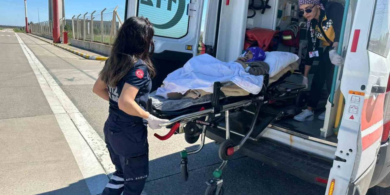 Şırnak’ta 91 Yaşındaki Hasta, Ambulans Helikopter İle Diyarbakır’a Sevk Edildi