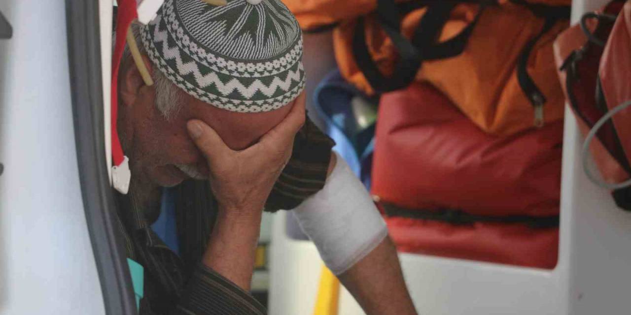 Yaşlı Adam Yanı Başında Ölen Eşi İçin Gözyaşlarına Boğuldu