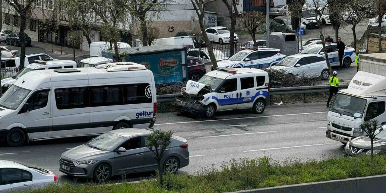 Polis Aracı İle Servis Minibüsü Çarpıştı: 4 Yaralı
