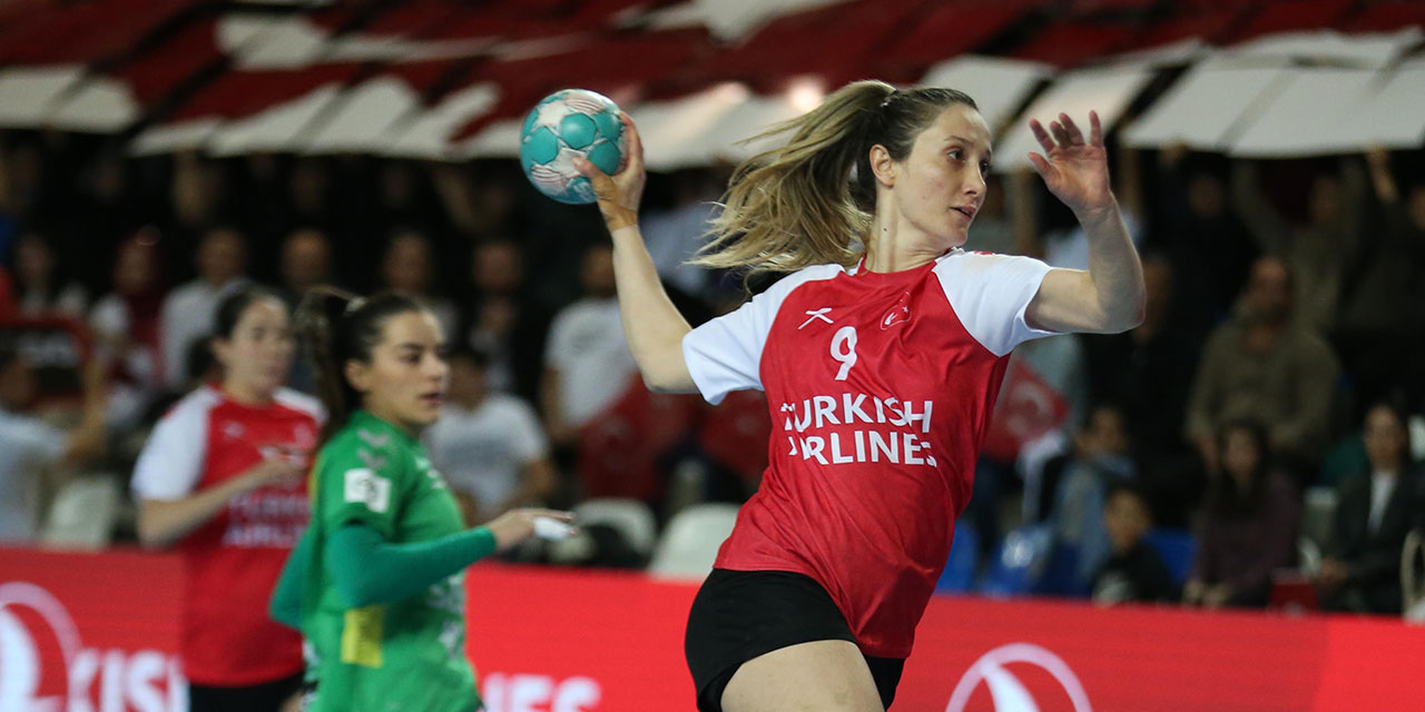 Rize'de oynanan maçta A Milli Kadın Hentbol Takımı Karadağ'a mağlup oldu
