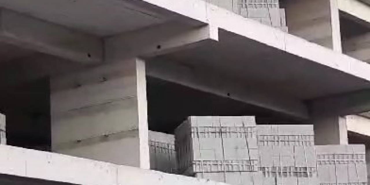 İnşaatın 5’inci Katına Çıkan Kadını Ekipler İkna Etti