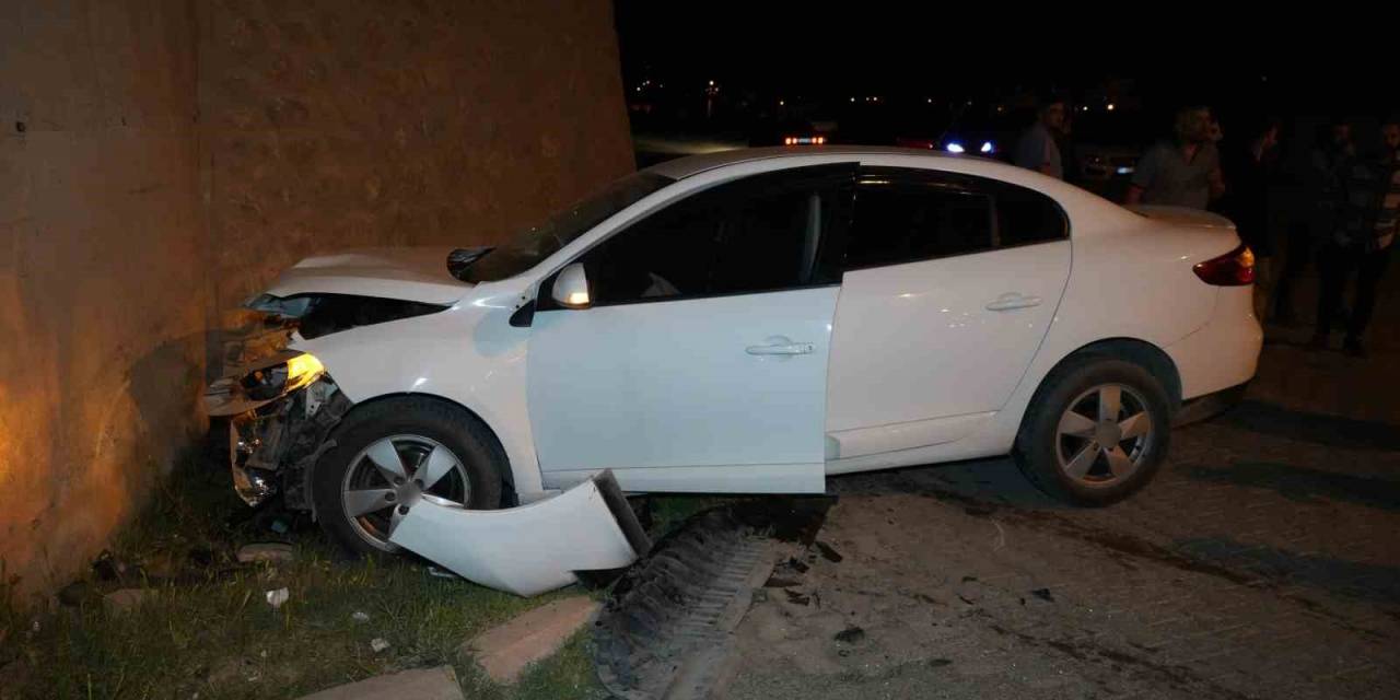 Kırıkkale’de İki Otomobil Kafa Kafaya Çarpıştı: 2 Yaralı