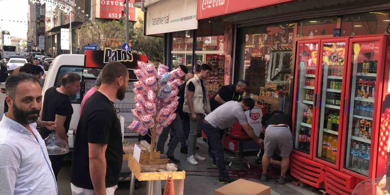 Silahlı Kavgada Kan Aktı: 2 Yaralı