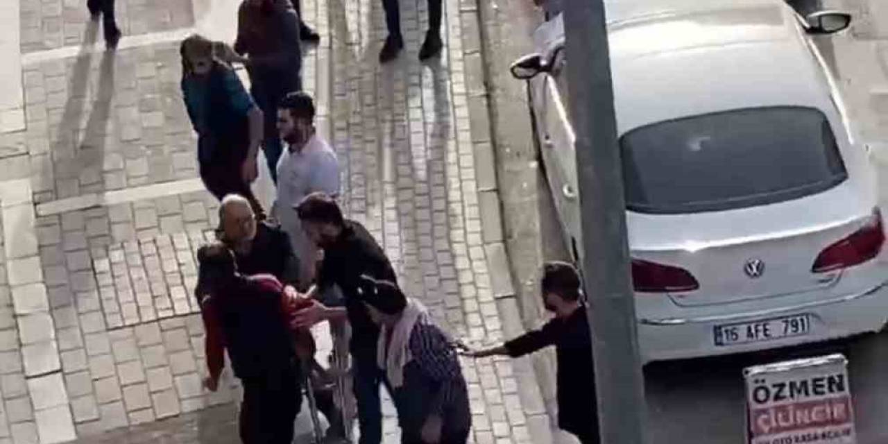 Bursa’da Seyyarın Satıcılar "Yer" Kavgası Kamerada