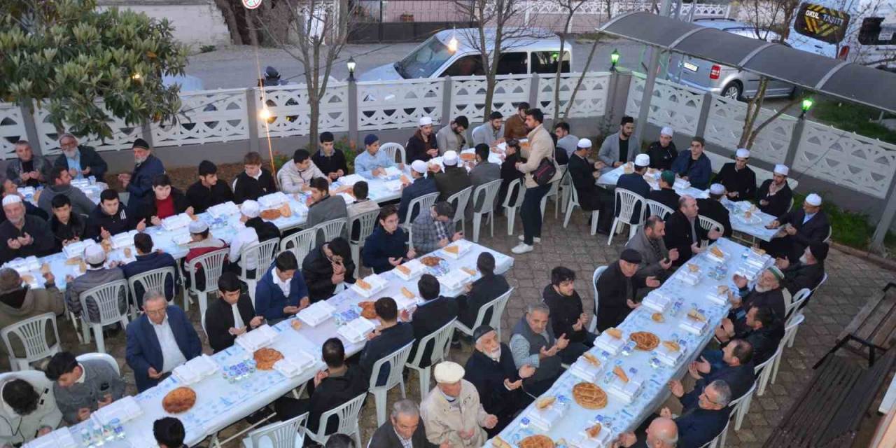 Mahallede İmece Usulü İftar