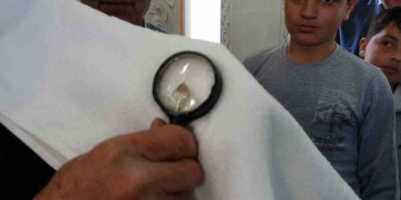 Tatvan’da Sakal-ı Şerif’i Görenler Duygusal Anlar Yaşadı