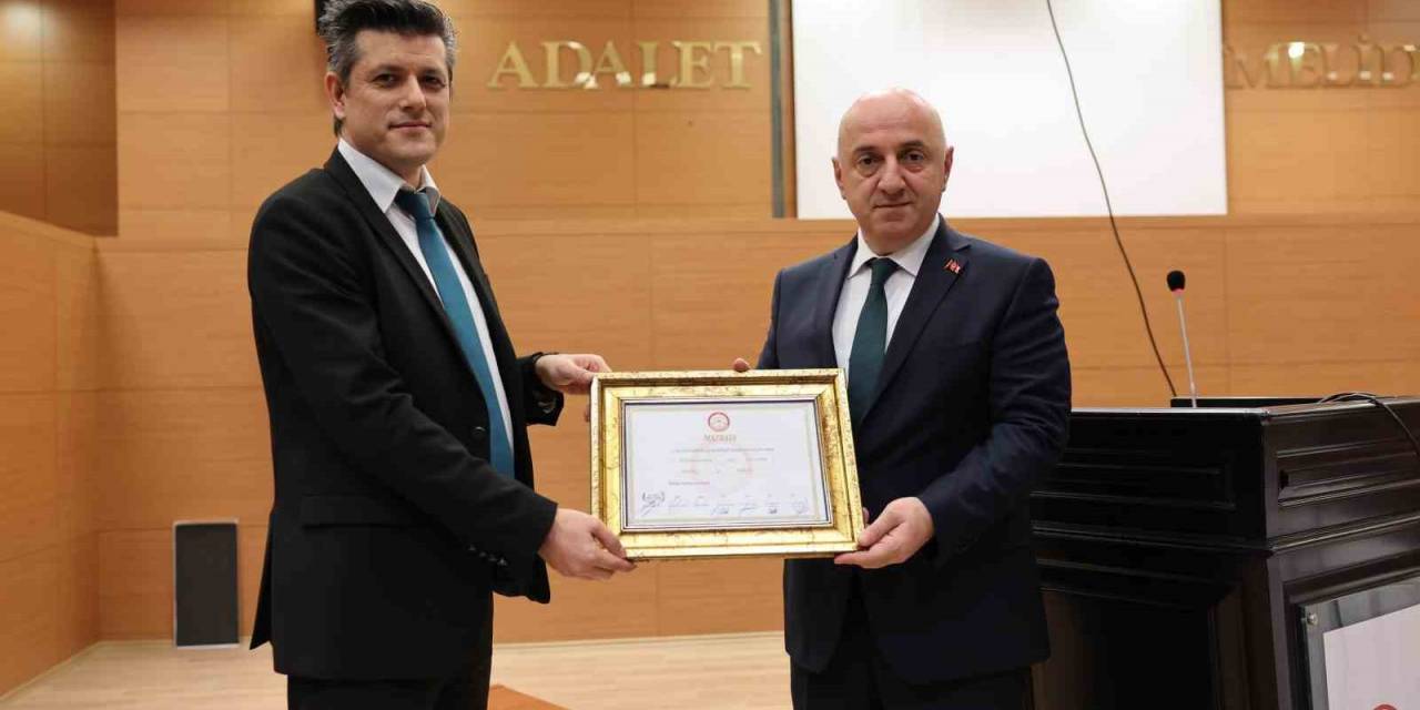 Başkan Bıyık Mazbatasını Aldı