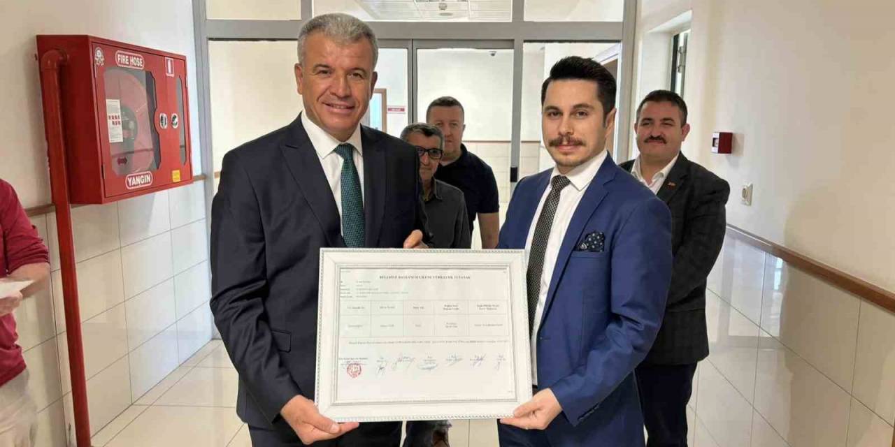 Başkan Elbi Mazbatayı Aldı