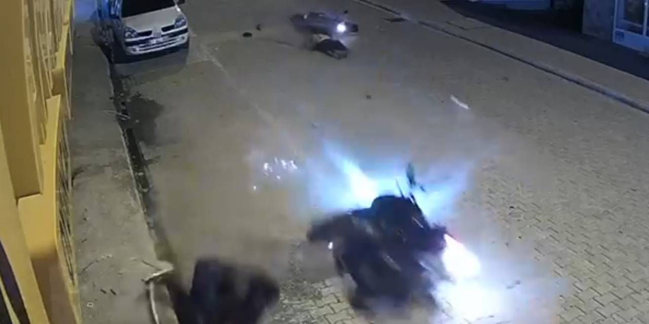 Ehliyetsiz Motosikletlilerin Kazasında İki Sürücü Yaralandı