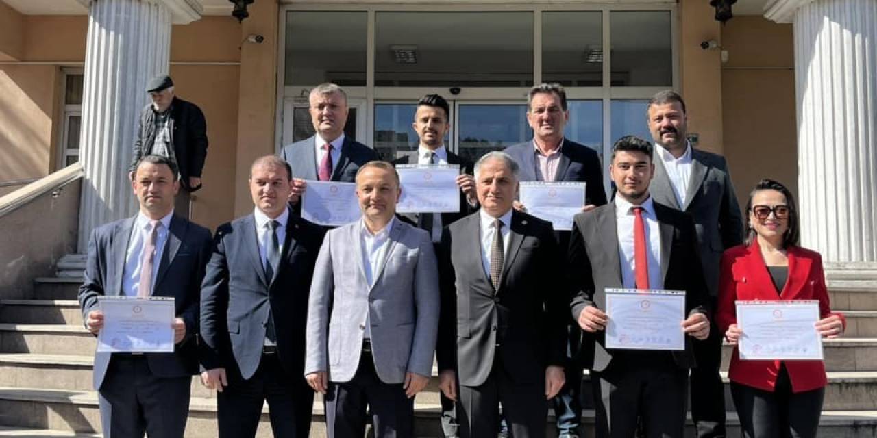 Ak Partili Üyeler Mazbatalarını Aldı