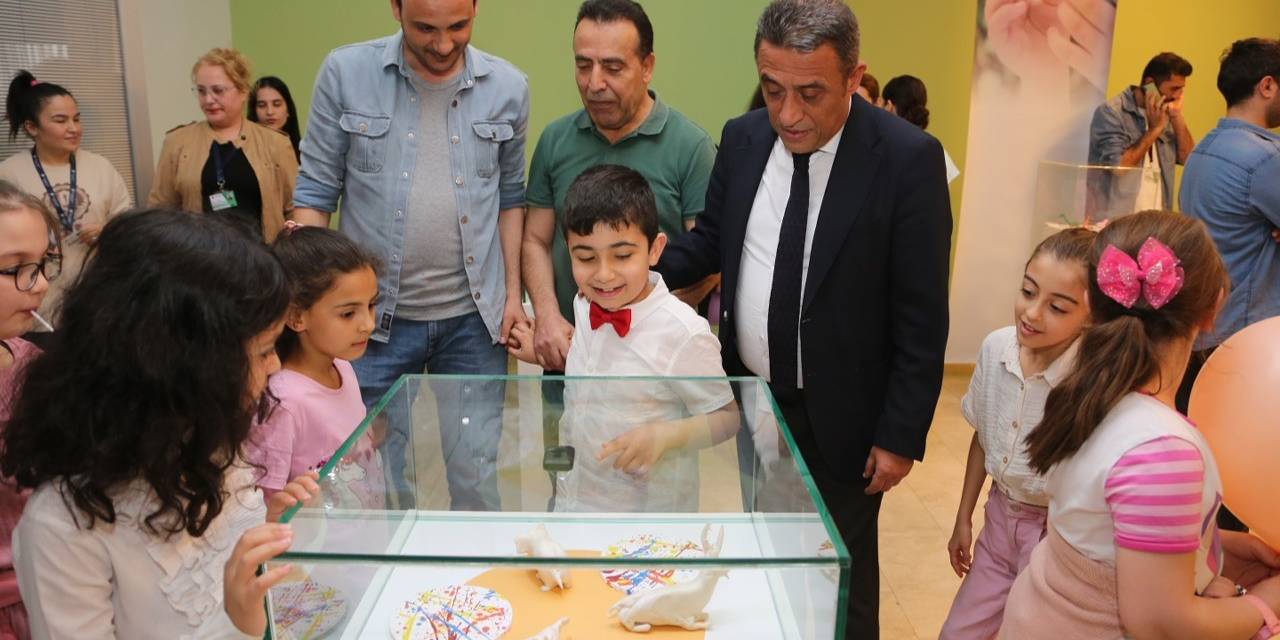 Küçükçekmece Belediyesi’nden Dünya Otizm Farkındalık Günü’nde Anlamlı Sergi