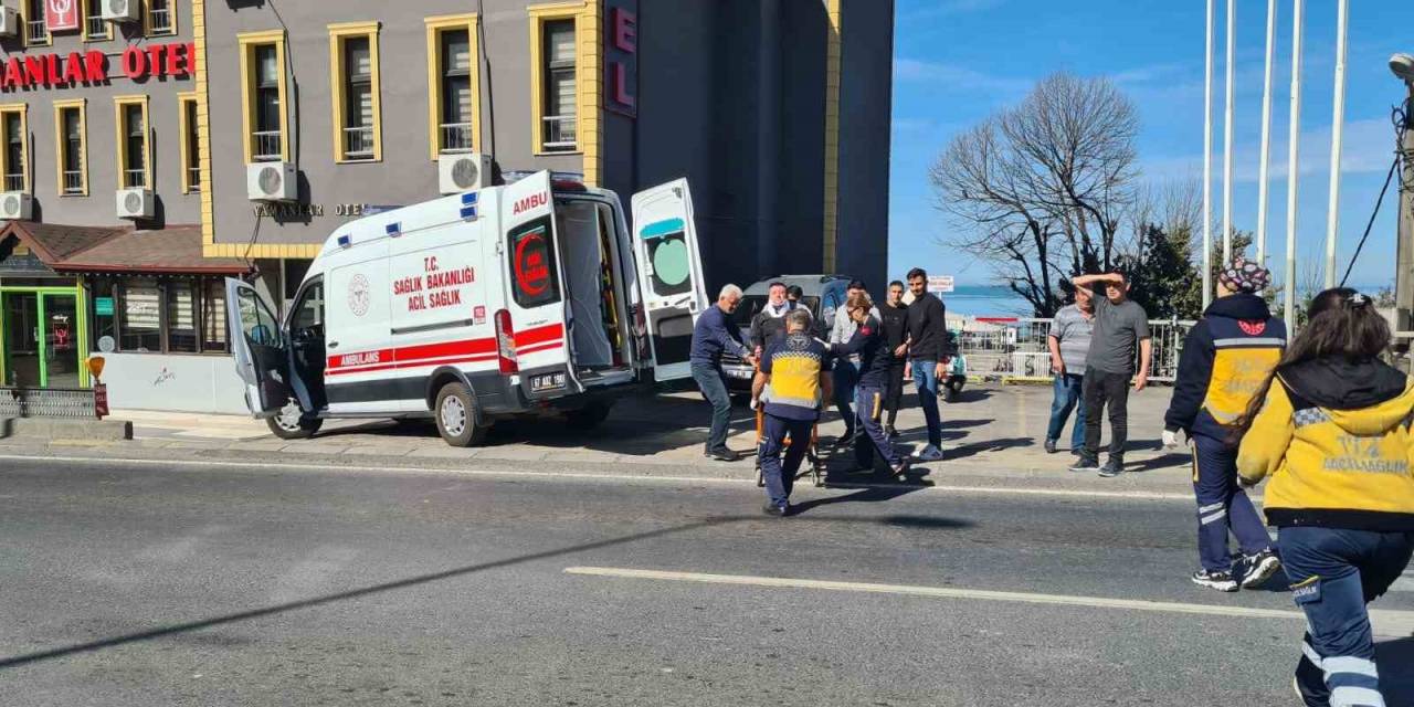 Motosiklet Yola Devrildi: 2 Yaralı