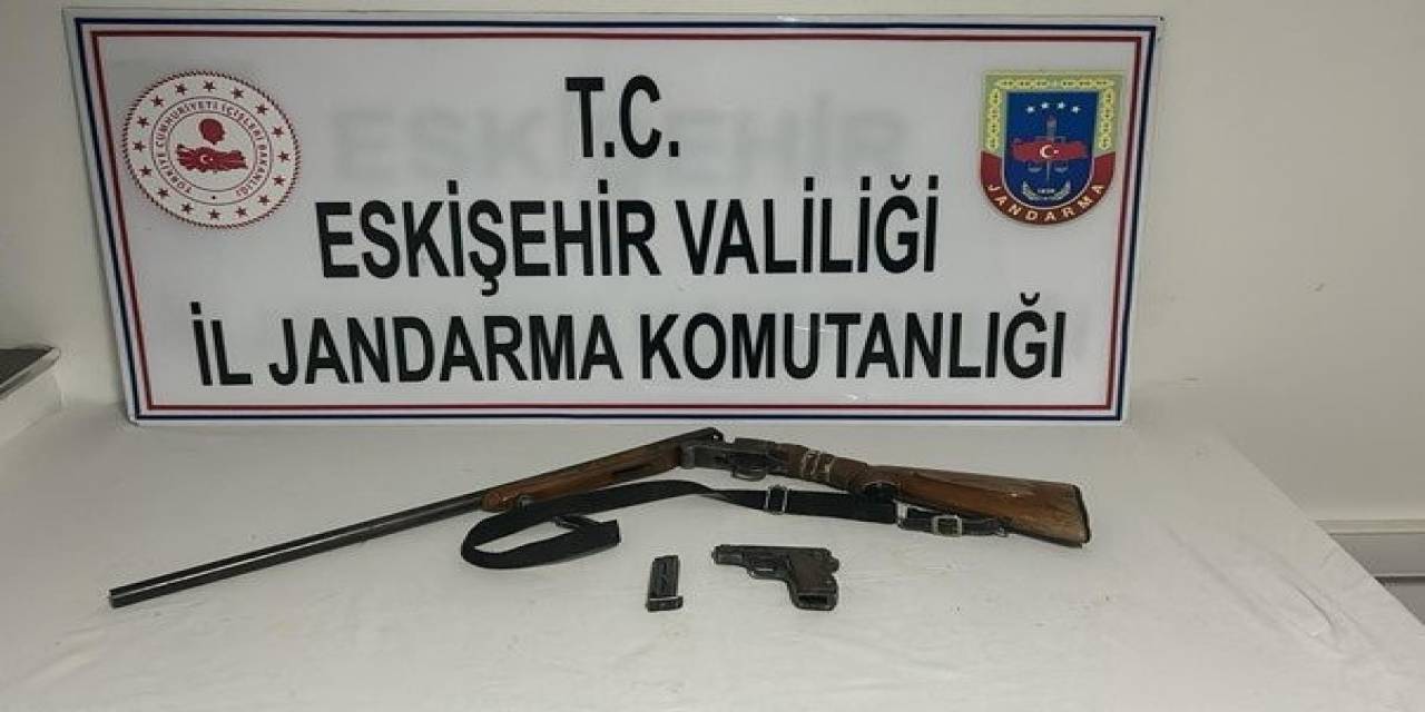 Çok Sayıda Ruhsatsız Silah Ve Mühimmat Ele Geçirildi