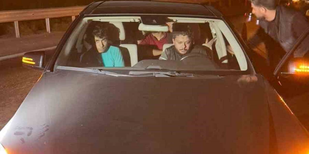 Lüks Araçlarla İnsan Kaçakçılığı Yapan Şahıslar Yakayı Ele Verdi