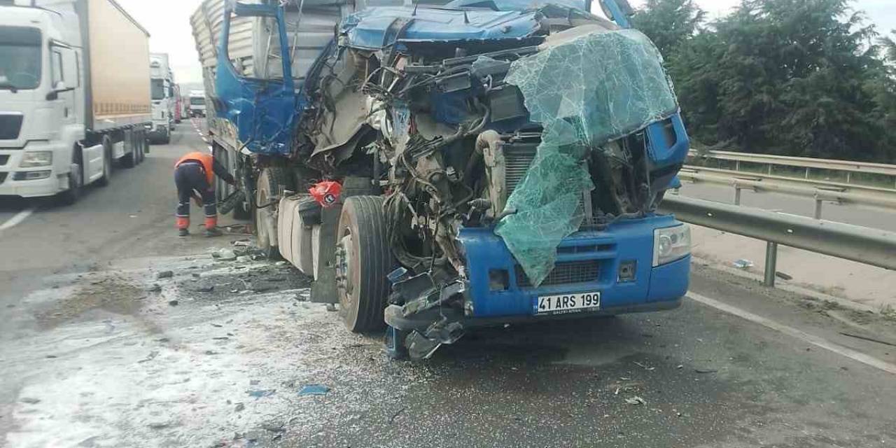 Osmaneli’nde Tır Kaza Yaptı, Sürücüsü Yaralandı