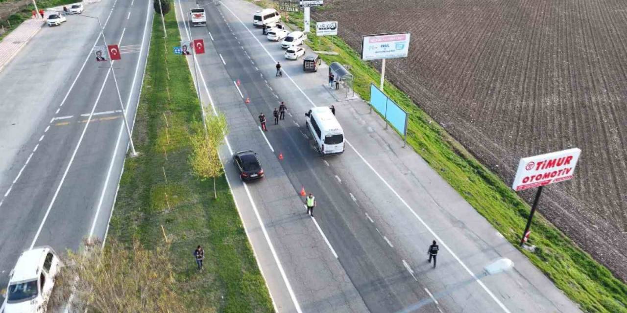 Batman’da Minibüs İle Sevkiyatı Yapılan Eroin Drone İle Takip Edildi