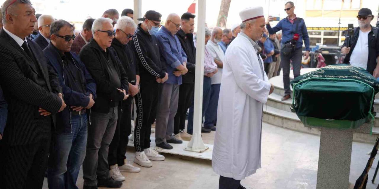 Zafer Algöz Annesinin Ardından 24 Gün Arayla Babasını Da Kaybetti