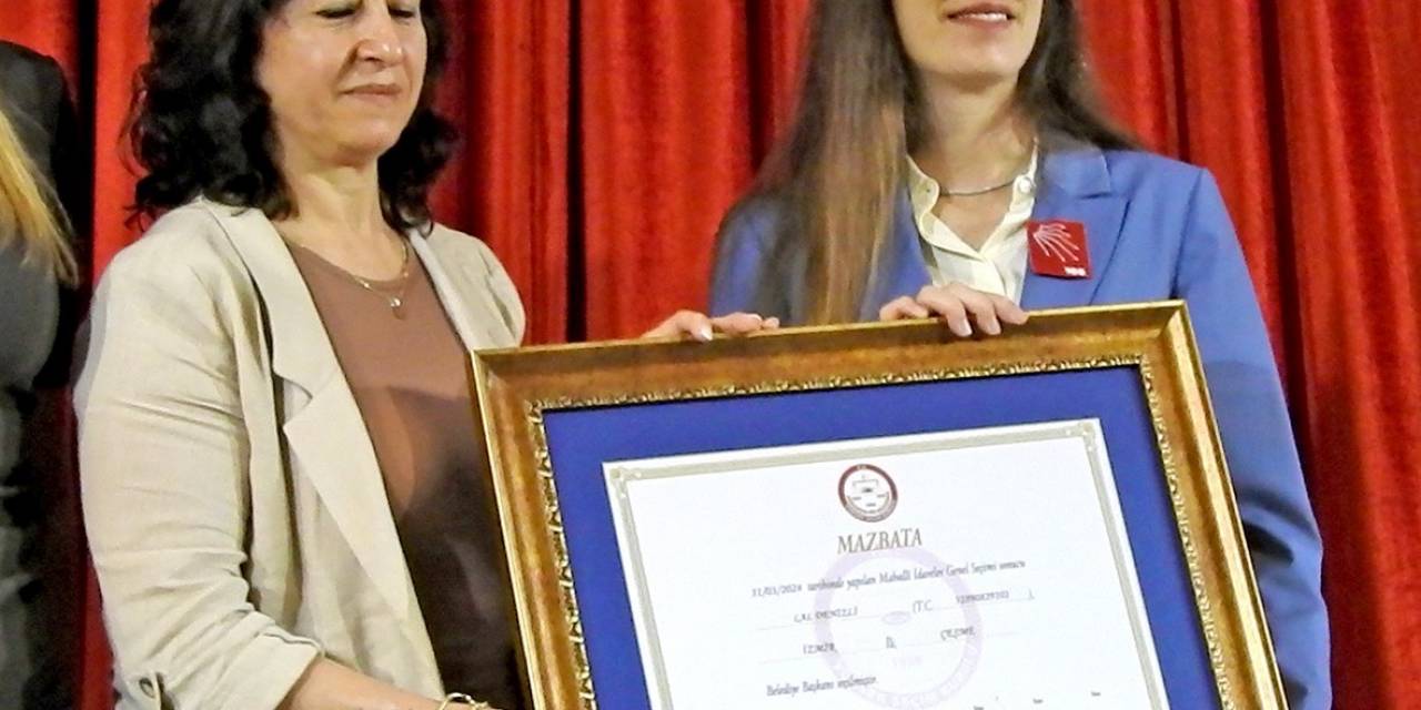 Çeşme’nin İlk Kadın Belediye Başkanı Lal Denizli Görevine Başladı