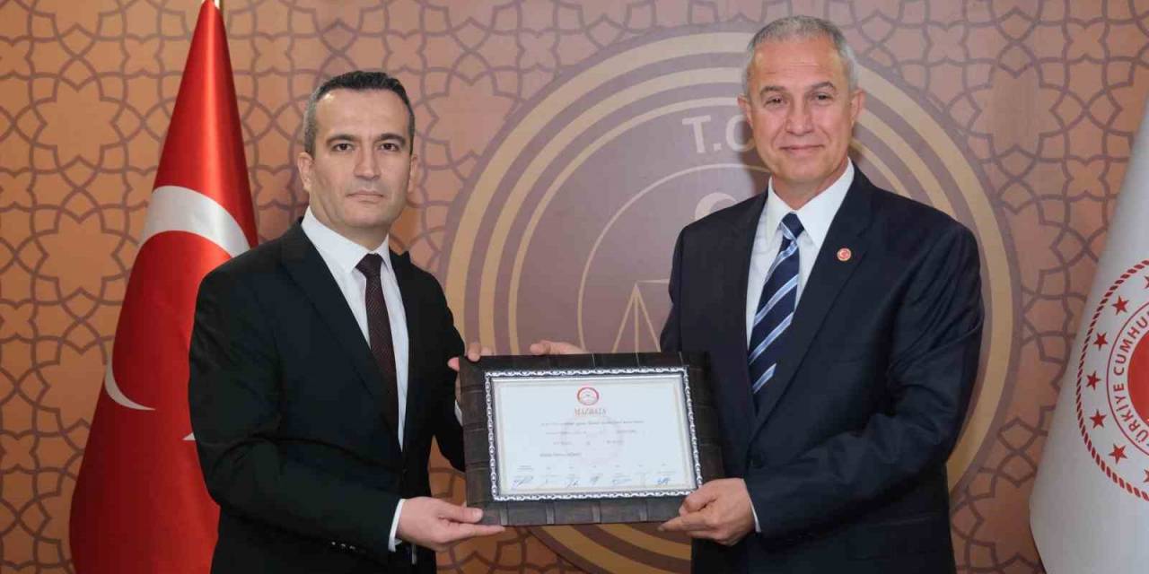 Alanya Belediye Başkanı Osman Özçelik, Mazbatasını Aldı