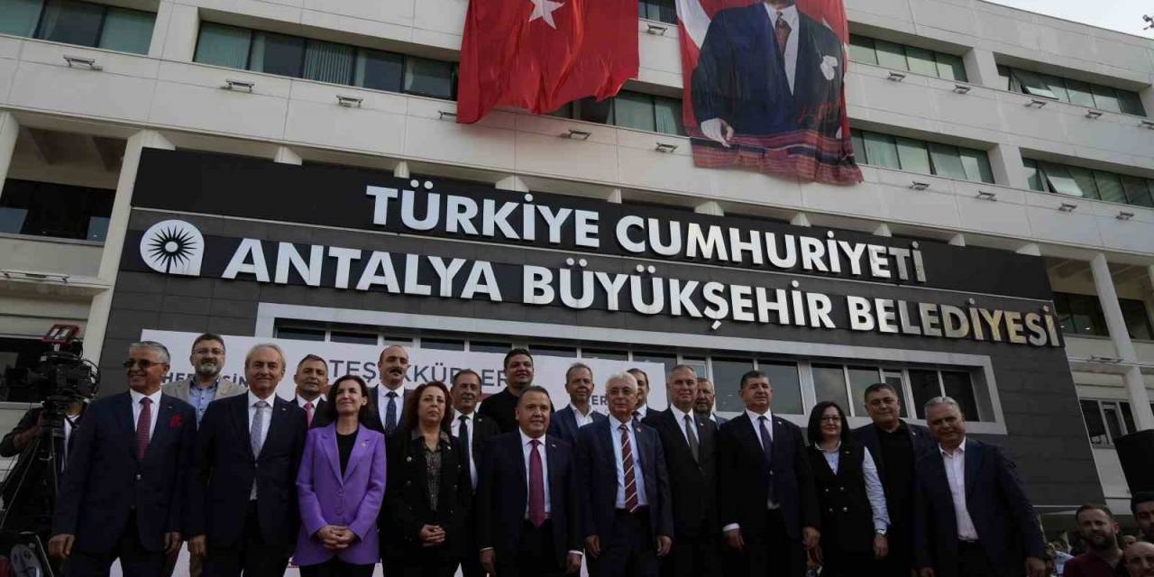 Muhittin Böcek: "Çalışma Arkadaşlarım Görevlerini Aksatmayacak, Siyaset Yapmayacak"