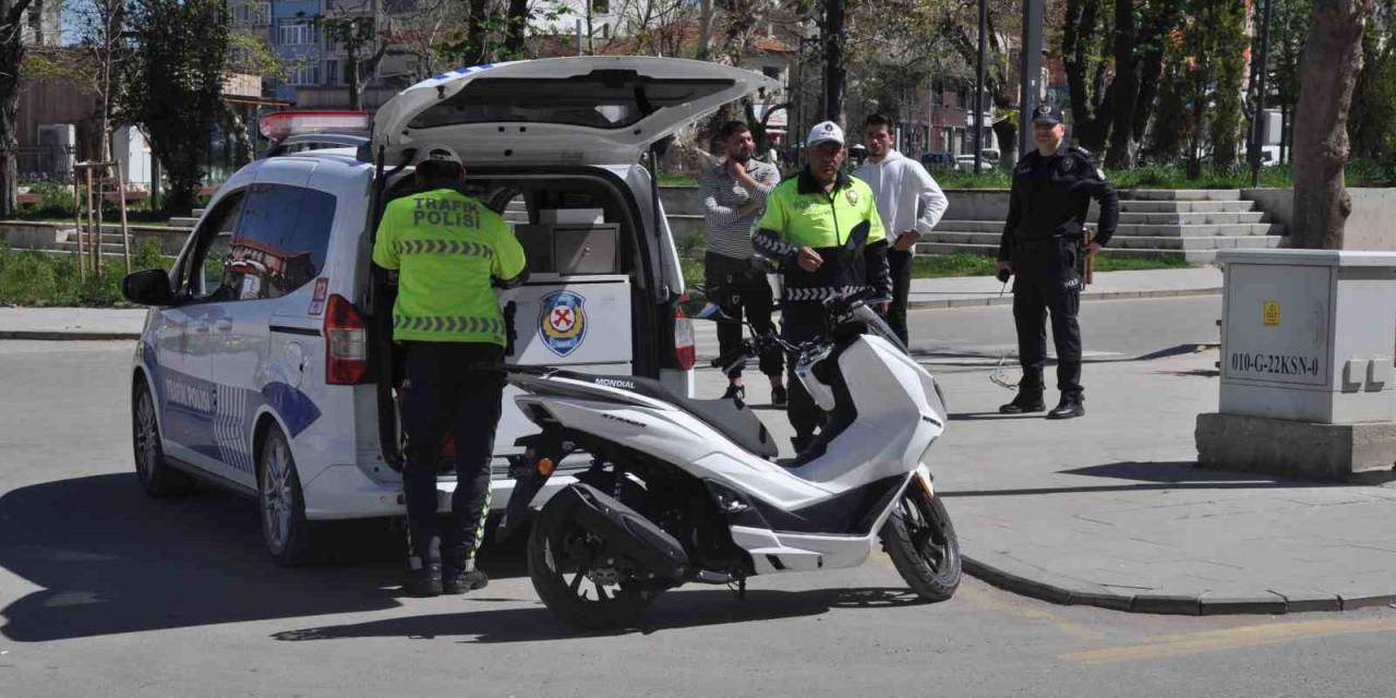 Keşan’da Motosiklet Denetimlerinde 8 Sürücüye 23 Bin 556 Tl Ceza Kesildi