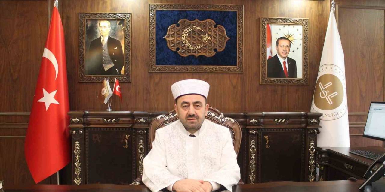 Müftü Ayvaz: “Kadir Gecesi Bin Aydan Daha Hayırlı”