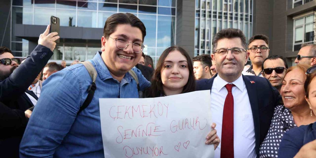 Başkan Çerkez, Çekmeköylülerle Kucaklaştı