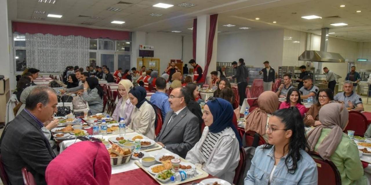 Kulüpler İftar Yemeği Programında Bir Arada