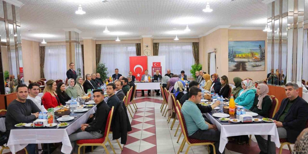 Vali Eldivan, Valilik Çalışanları İle İftar Sofrasında Bir Araya Geldi