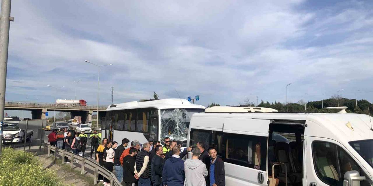 4 İşçi Servisi Zincirleme Kazaya Karıştı: 2 Yaralı