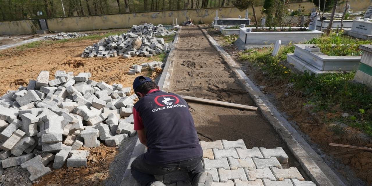 Mezarlık İçi Yollar Ve Parsel Sınırları Yenileniyor