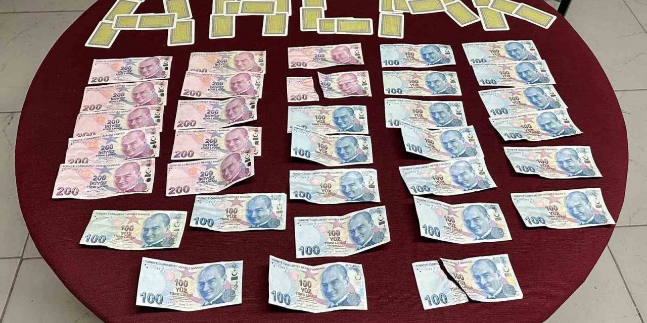 Eskişehir’de Kumar Oynayan 5 Kişiye 32 Bin 125 Tl Para Cezası Kesildi