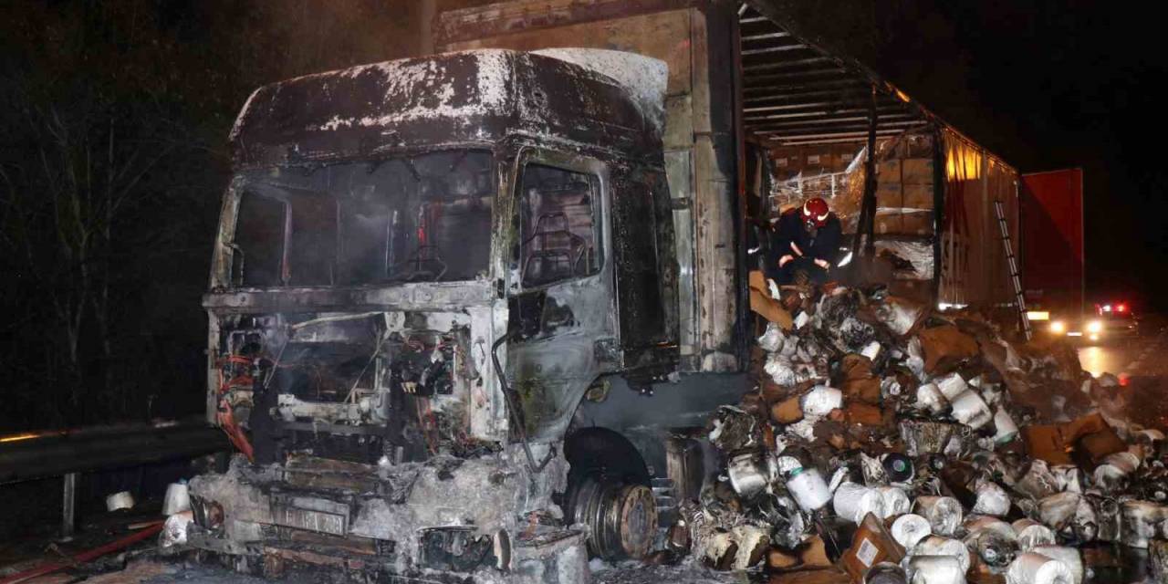 Otoyolda Tır Alev Alev Yandı